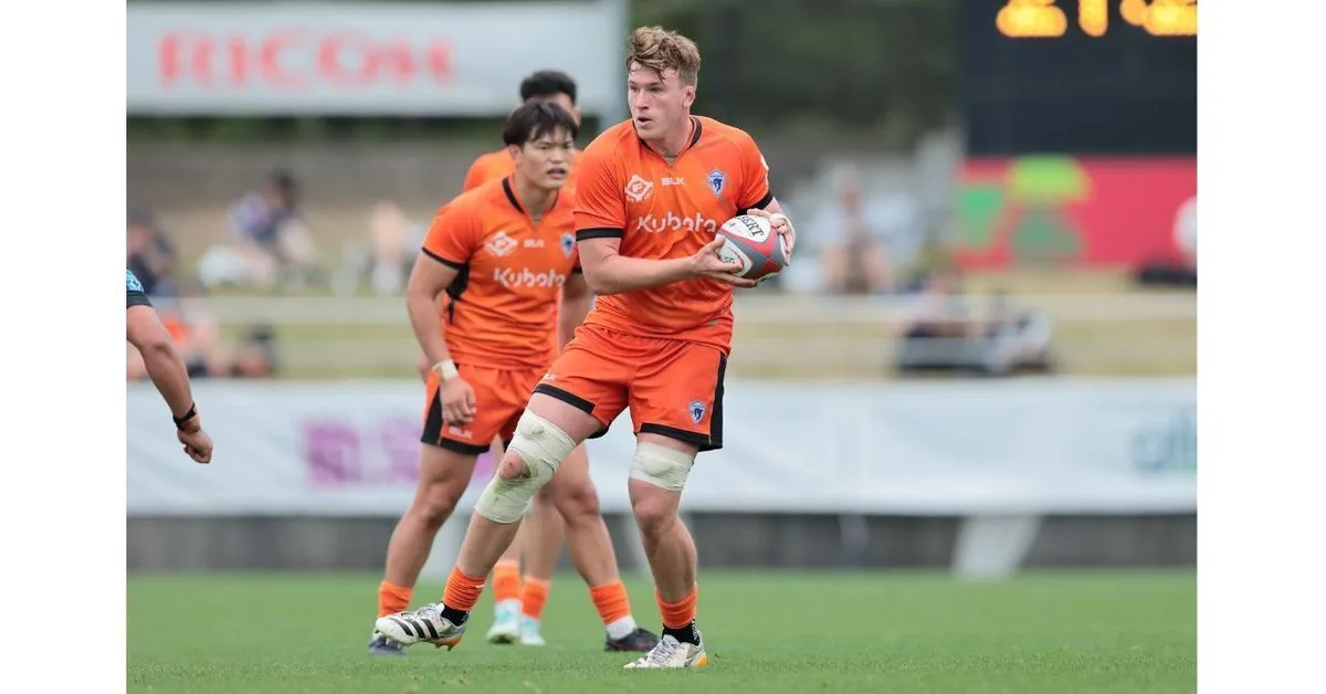 試合中にボールを持って走るヴァンジーランド選手
