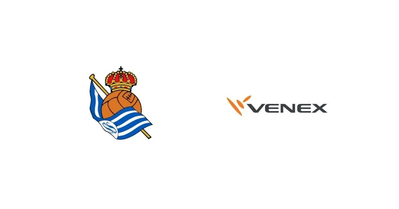 レアル・ソシエダのクラブエンブレムとVENEXのロゴ