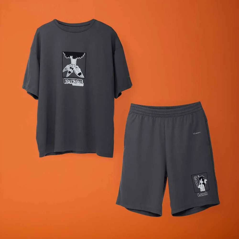『ドラゴンボール』VENEX COMFORT PUNCH HALF SETUP（亀仙人・悟空・クリリン・ランチ）グレーの半袖Tシャツとショートパンツ